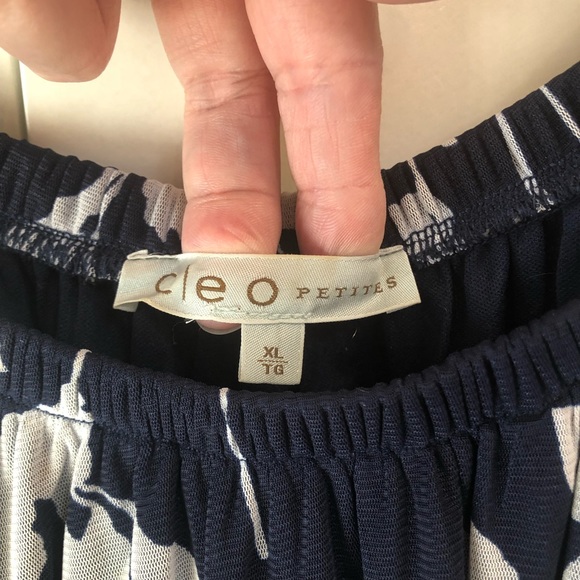 3/$20 CLEO Petite Blouse, Doesn’t Fit Like Petite - Picture 3 of 11